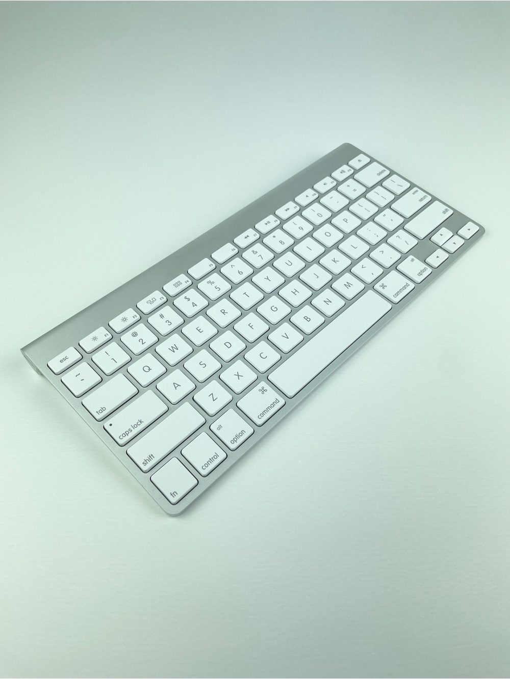 Apple Original Magic Wireless Keyboard (Model A1314) Bluetooth Silver White NWOT